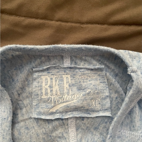 2 Mens long sleeve t-shirts - Picture 7 of 7